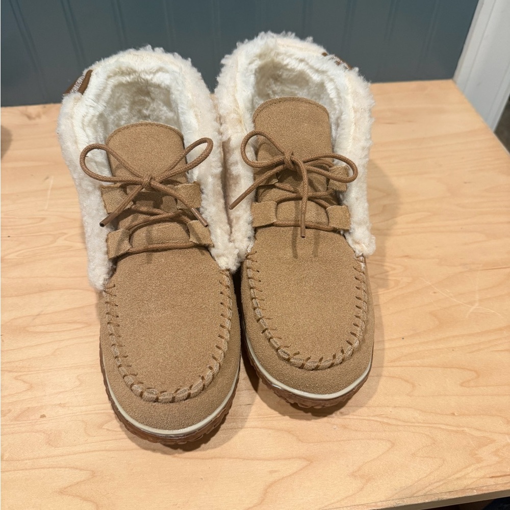 Minnetonka Cream Faux-Fur Cozy Slip-On Boots
